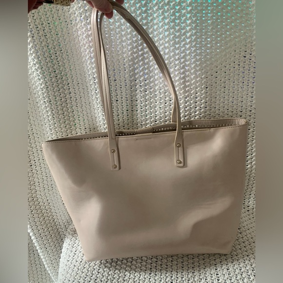 WITH 212 Women’s Cream/Beige Tote or Laptop Bag w/Diamond Pattern Perforation - Picture 3 of 14